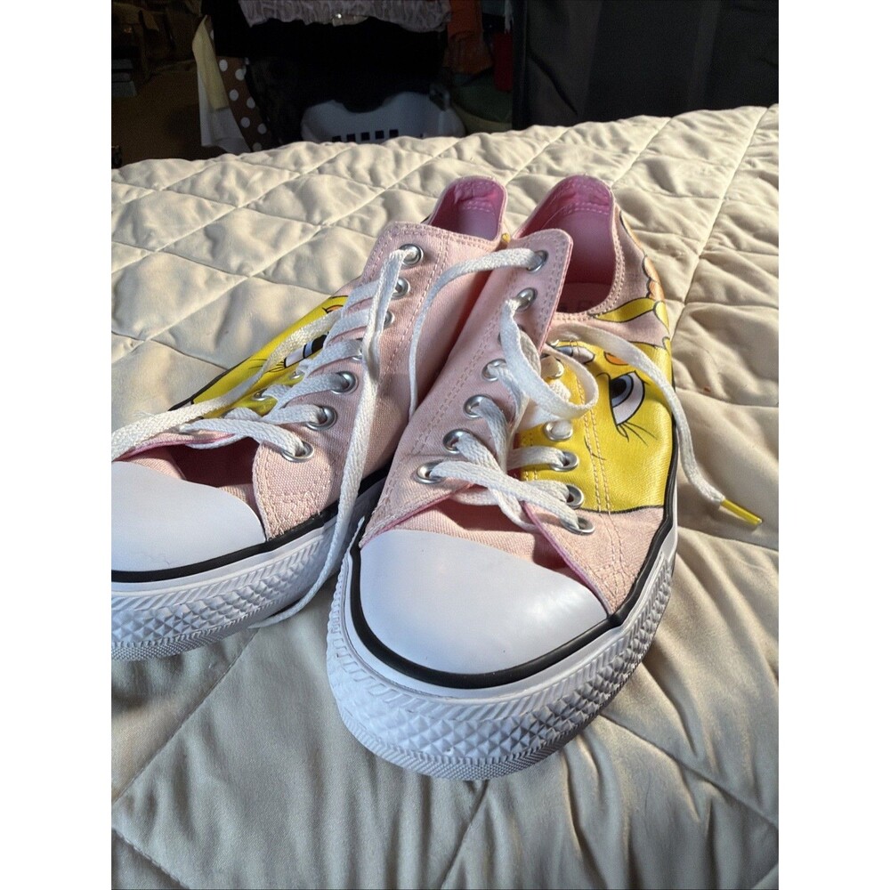 Looney Tunes Tweety Bird Converse All Star Chuck Taylor Men 9Women 11
